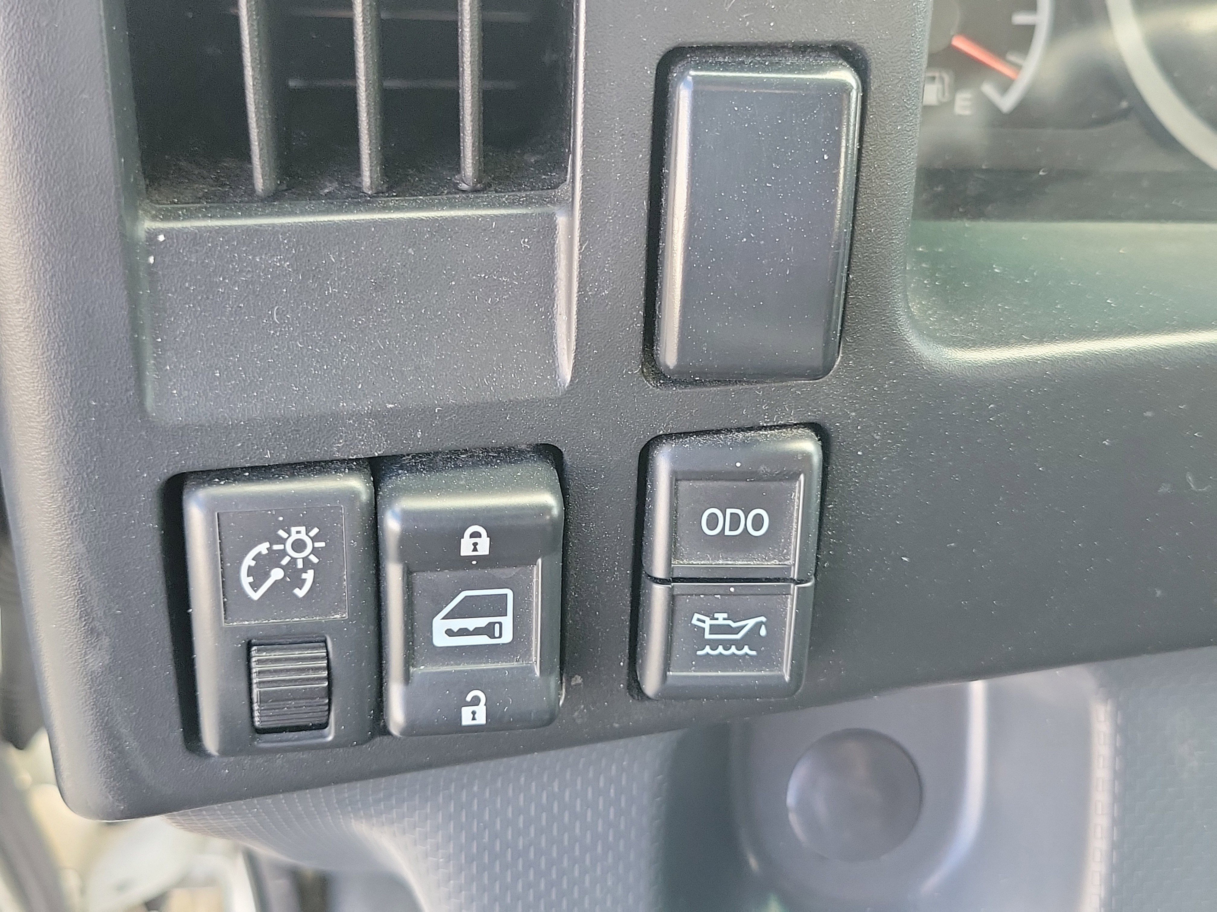 Used 2023 Isuzu NPR image 10