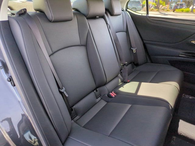 Used 2025 Lexus ES 350 w/ Accessory Package (Z2) image 28