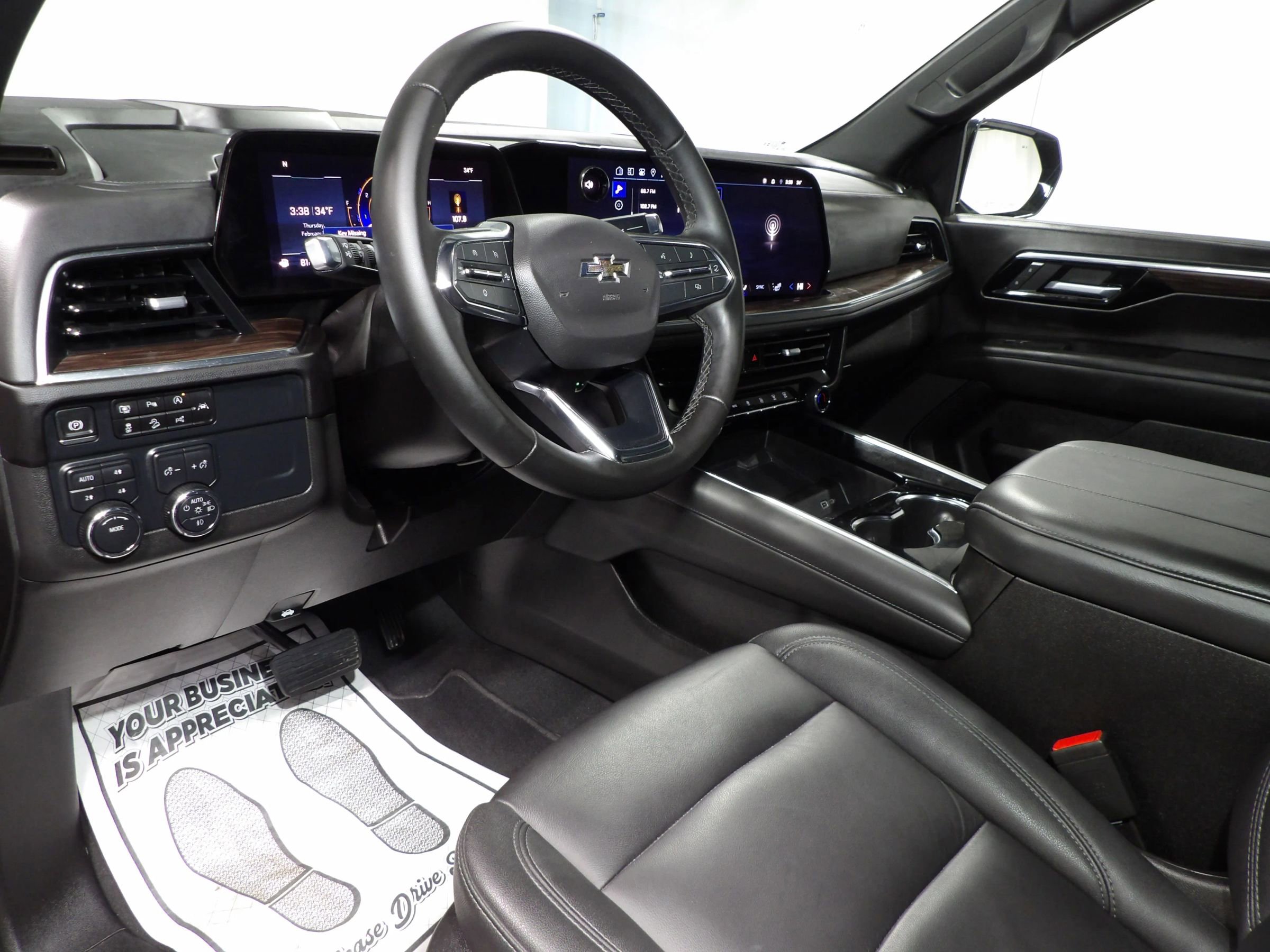 Used 2025 Chevrolet Suburban Z71 image 22