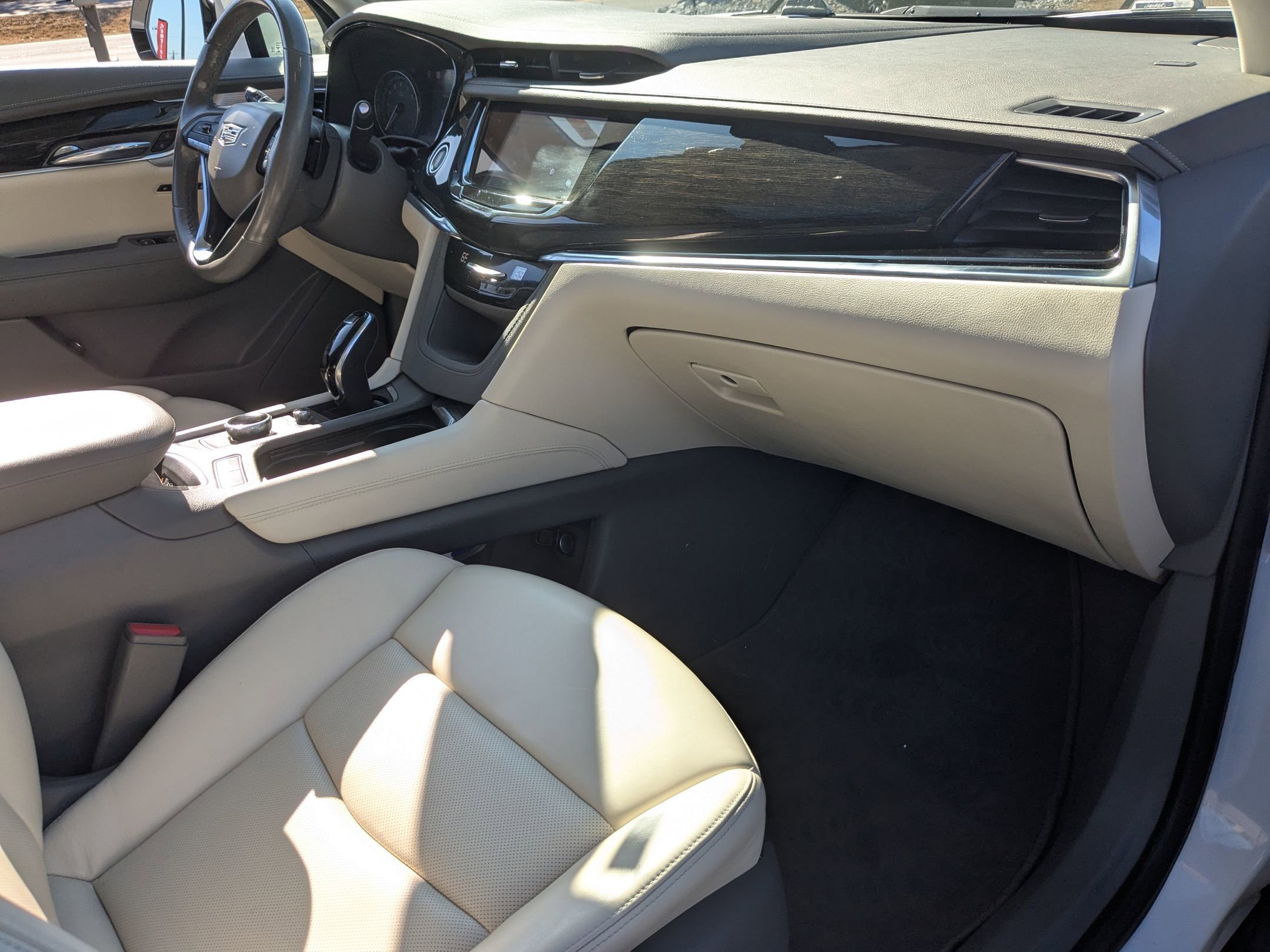 Used 2022 Cadillac XT6 Premium Luxury w/ Technology Package image 29