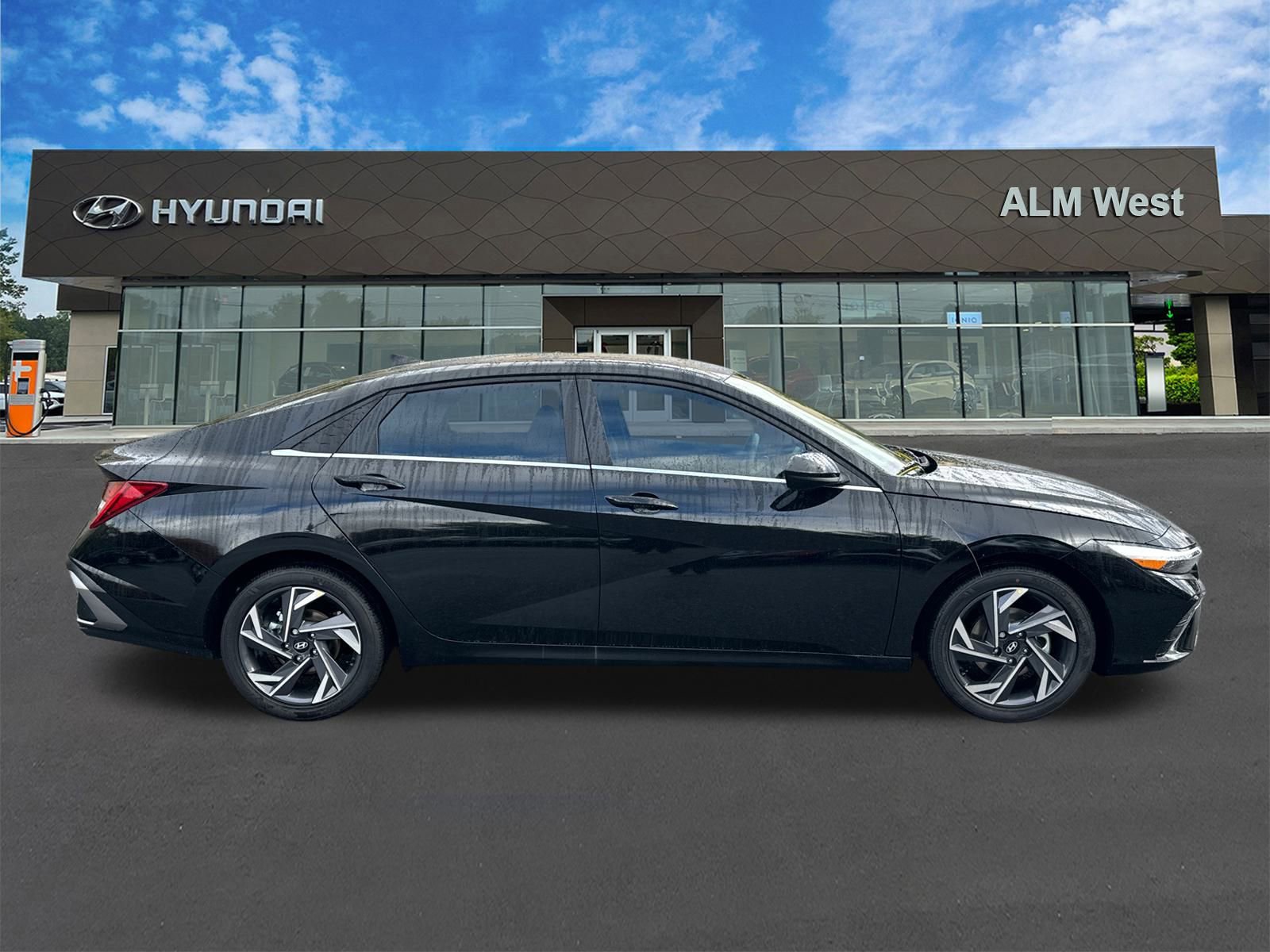 Used 2025 Hyundai Elantra SEL FWD image 4
