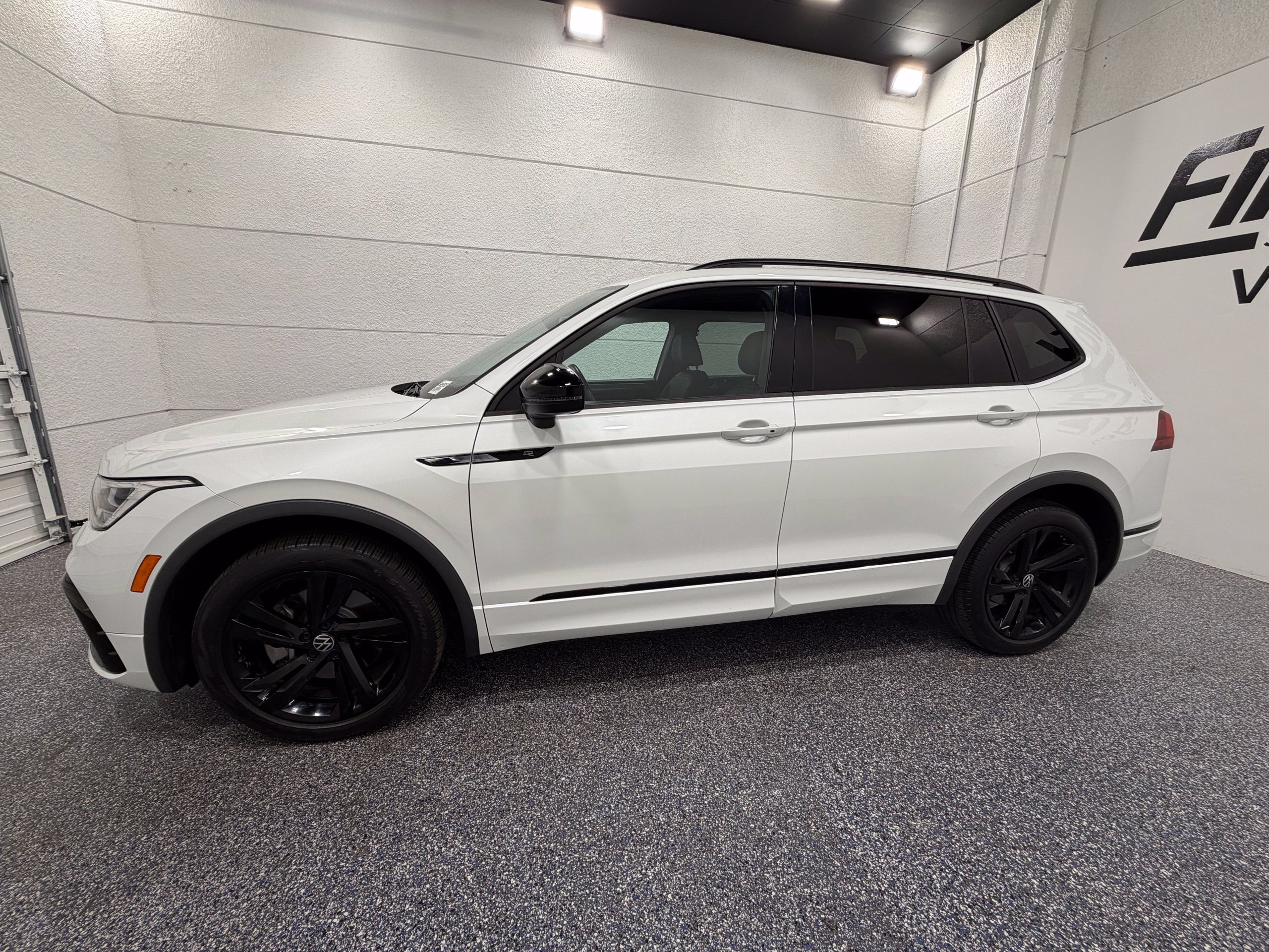 Certified 2023 Volkswagen Tiguan SE R-Line FWD image 2