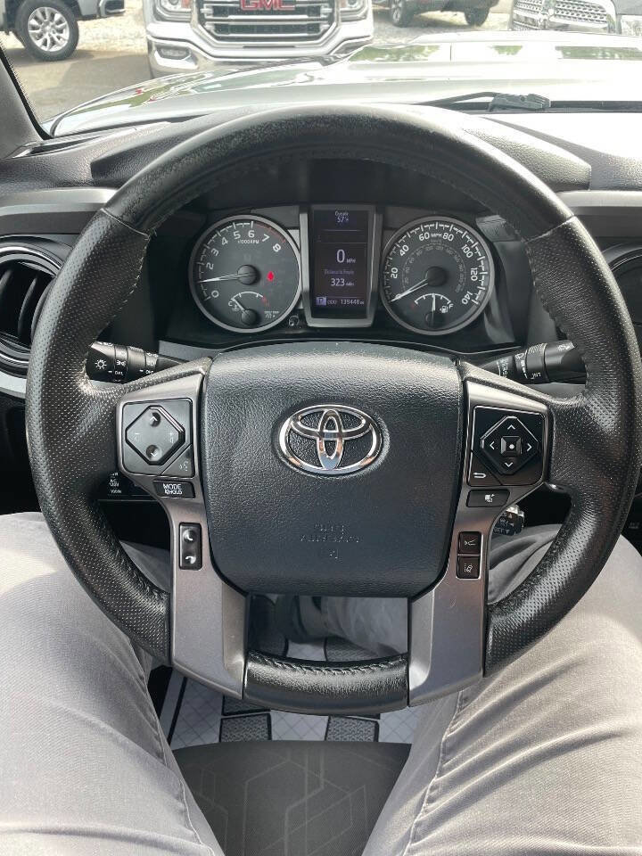 Used 2019 Toyota Tacoma TRD Sport AWD/4WD image 21