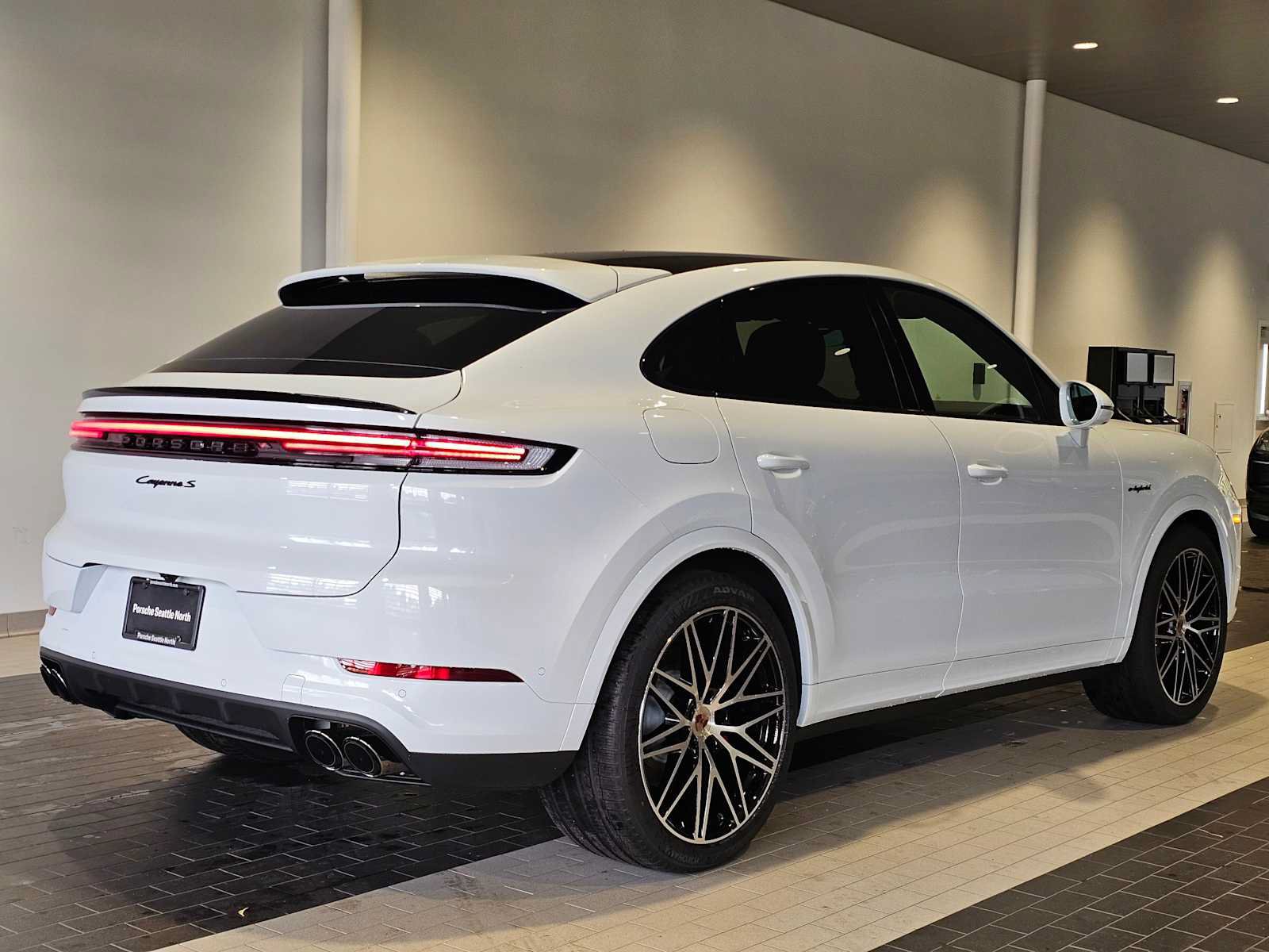 New 2025 Porsche Cayenne S AWD/4WD image 7