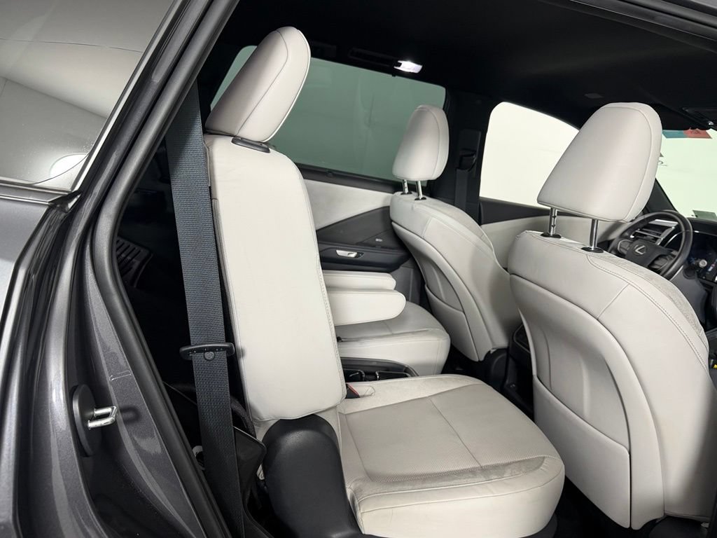 Used 2025 Lexus TX 550h AWD Plug-In Hybrid w/ Technology Package image 29