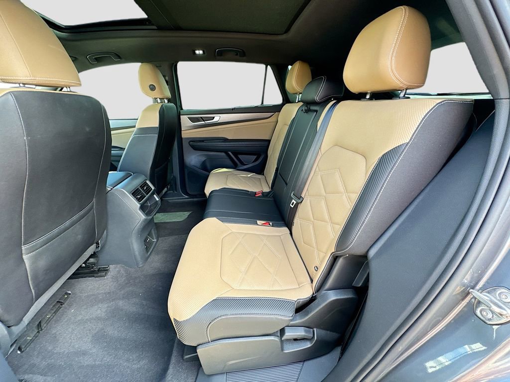 Used 2024 Volkswagen Atlas Cross Sport SE image 30