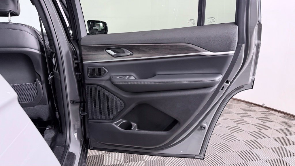 New 2027 Jeep Grand Cherokee L Limited AWD/4WD image 33