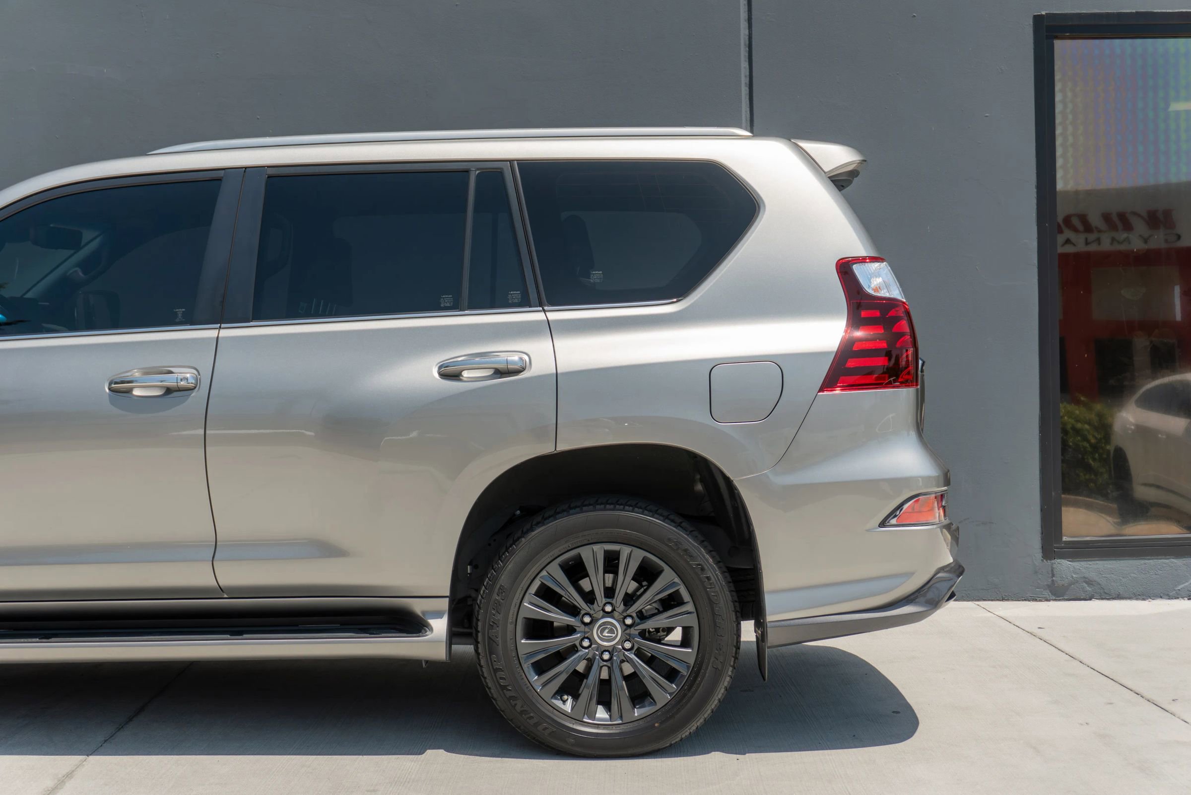 Used 2022 Lexus GX 460 Premium w/ Accessory Package AWD/4WD image 32