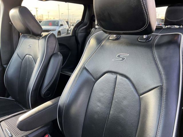 Certified 2025 Chrysler Pacifica Limited image 22