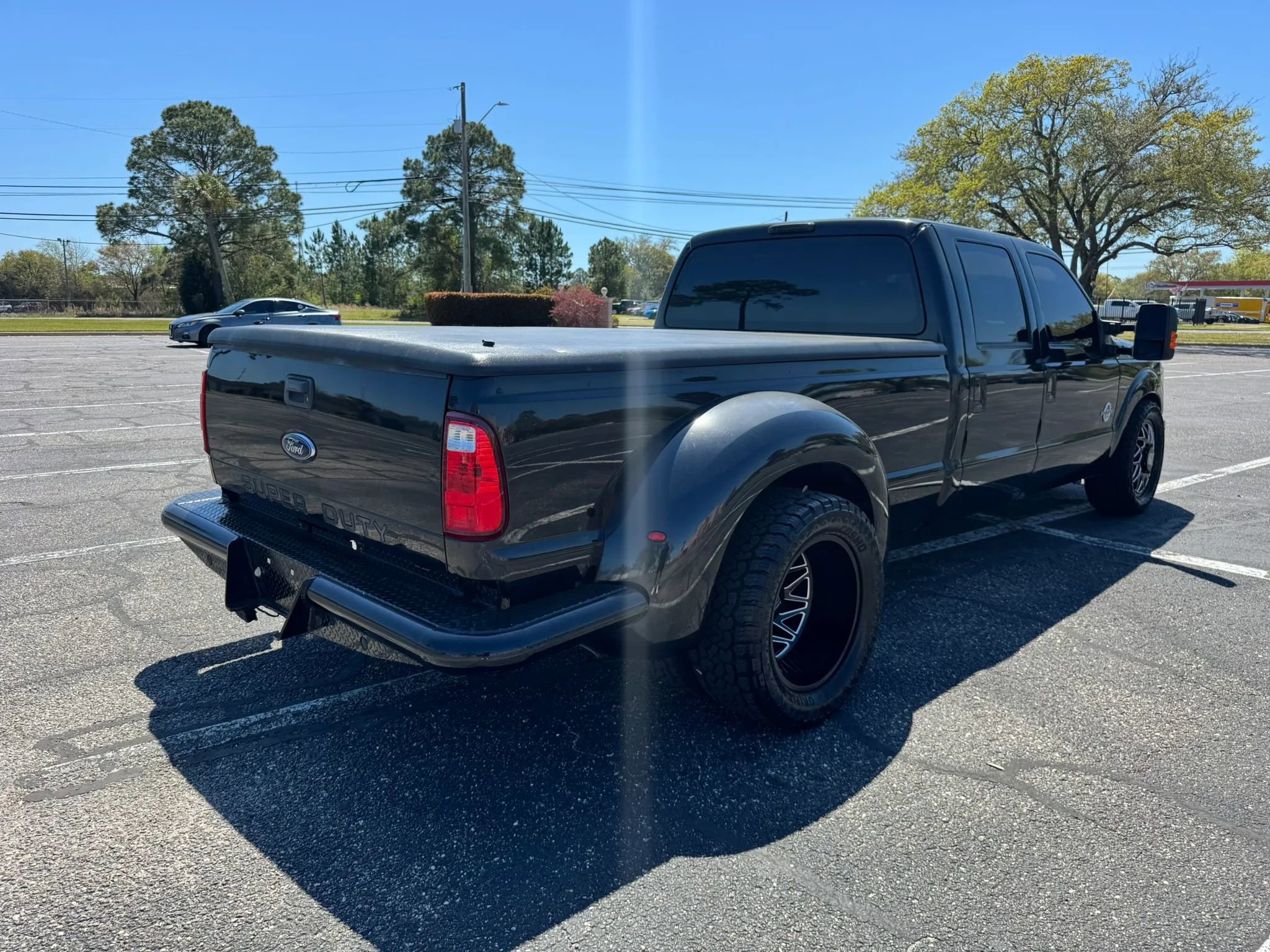 Used 2011 Ford F350 Lariat RWD image 6