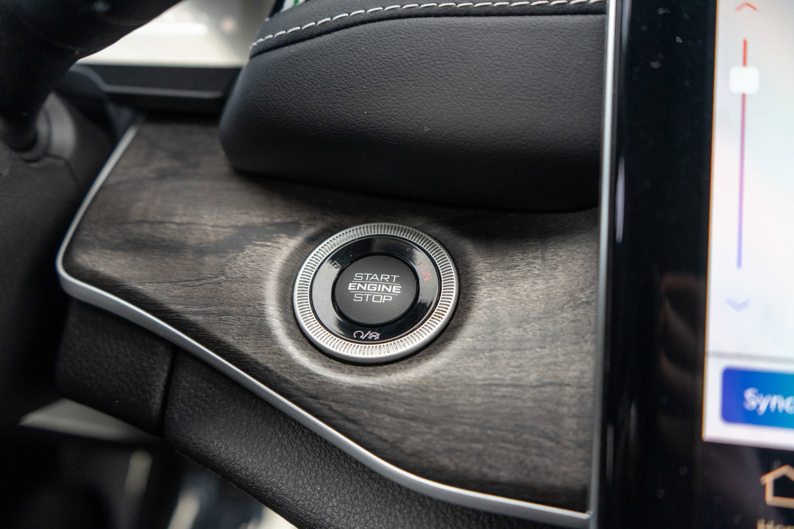 Used 2022 Jeep Grand Cherokee Limited 4xe w/ Luxury Tech Group II AWD/4WD image 24