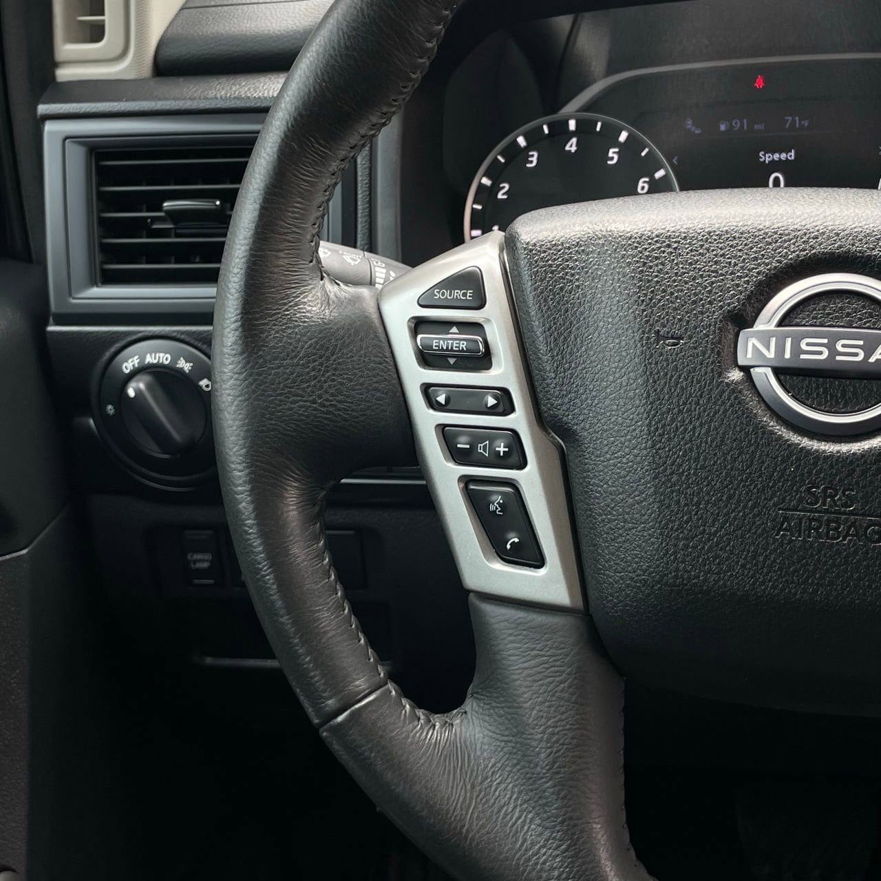 Used 2024 Nissan Titan SV w/ SV Convenience Package image 14