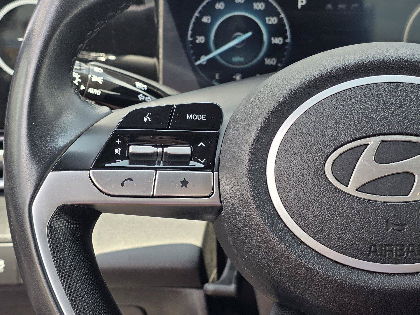 Used 2025 Hyundai Elantra SEL FWD image 13
