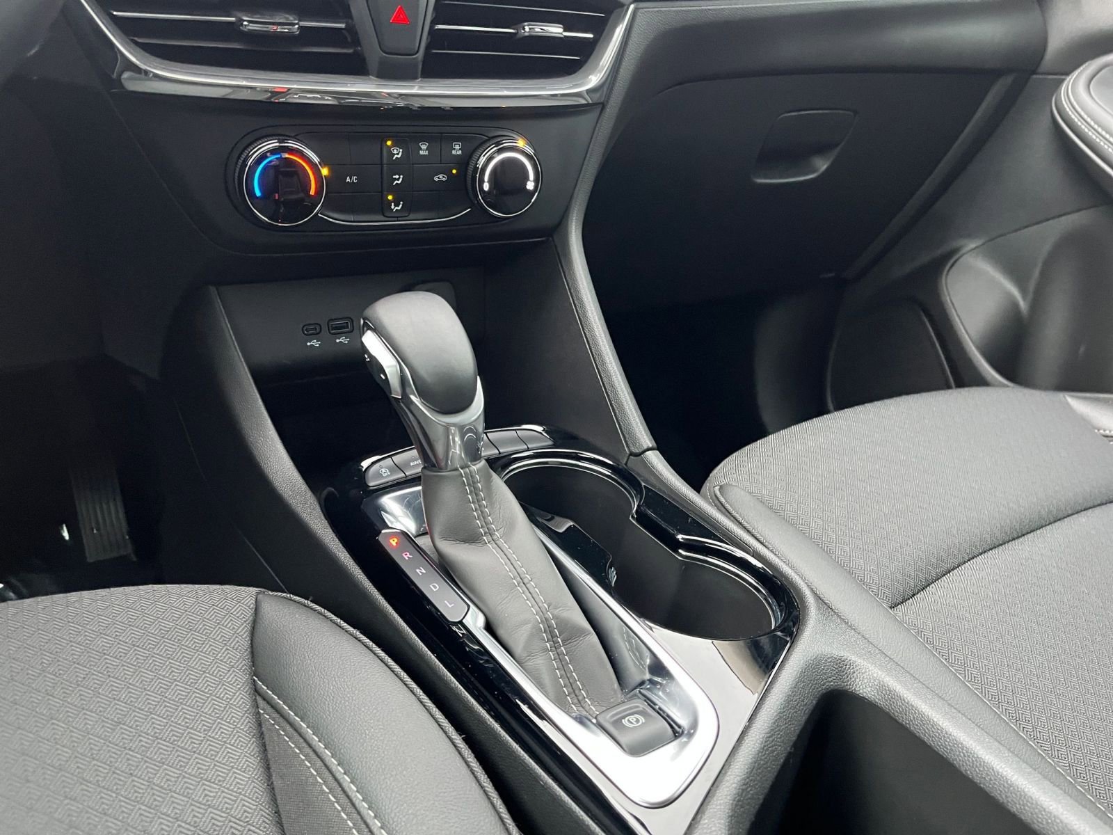 Used 2025 Buick Encore GX Preferred image 41