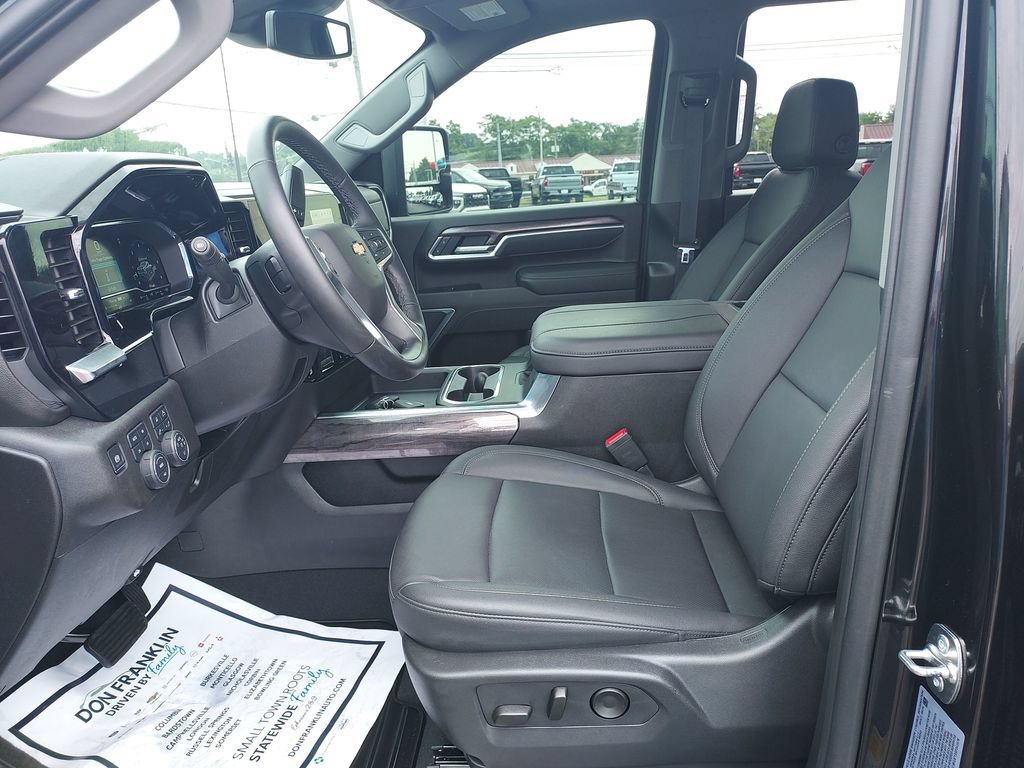 Used 2025 Chevrolet Silverado 3500 LTZ w/ LTZ Plus Package AWD/4WD image 13