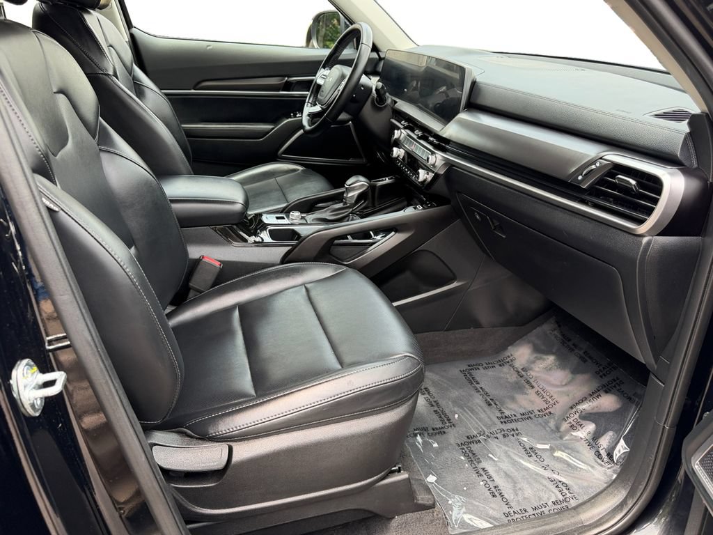 Certified 2024 Kia Telluride S w/ S Sunroof Package FWD image 8