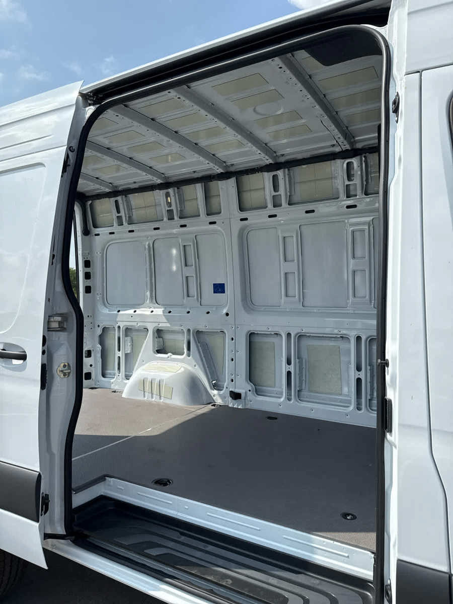 Used 2025 Mercedes-Benz Sprinter 2500 image 16
