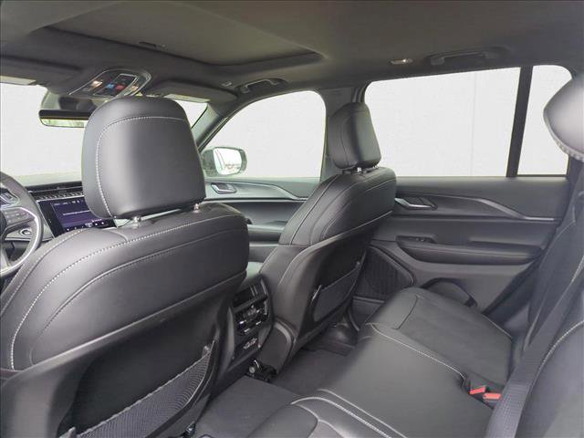 New 2025 Jeep Grand Cherokee Altitude image 19