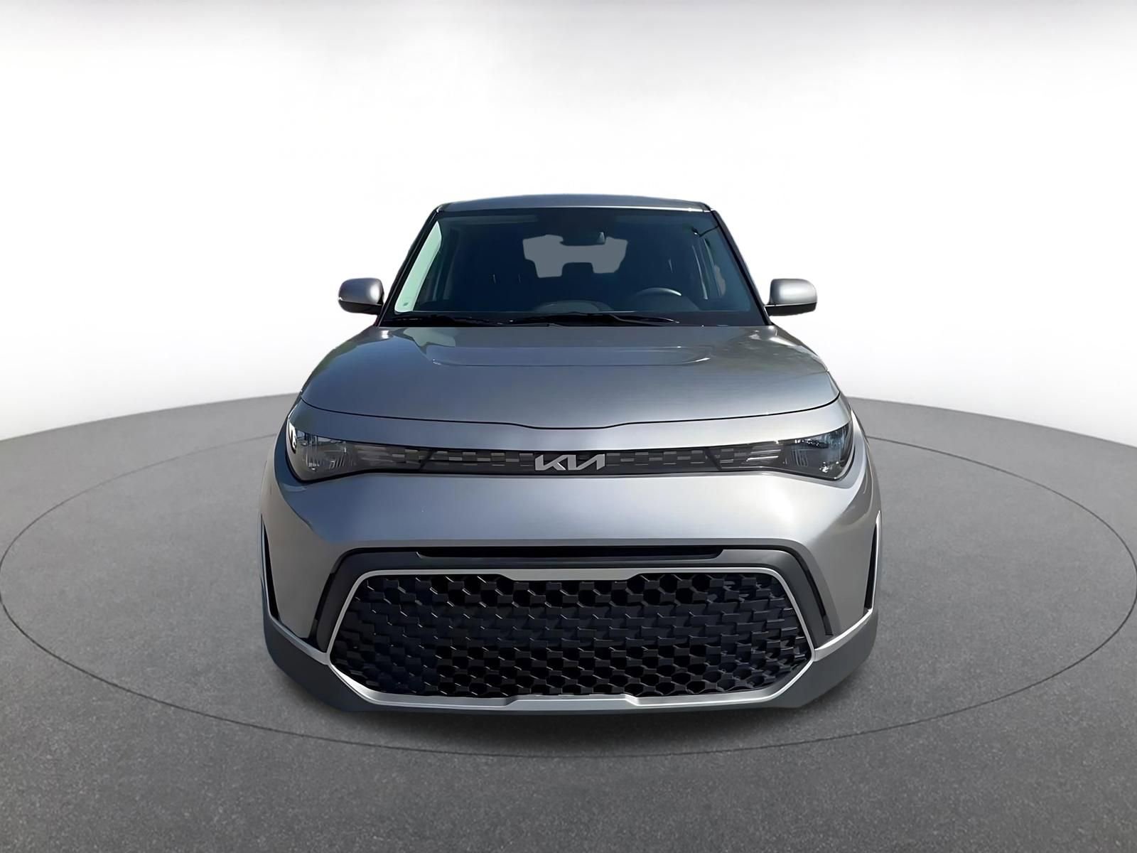 Used 2025 Kia Soul LX w/ LX Technology Package FWD image 4