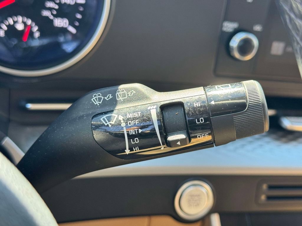 Used 2024 Kia Carnival LX image 23