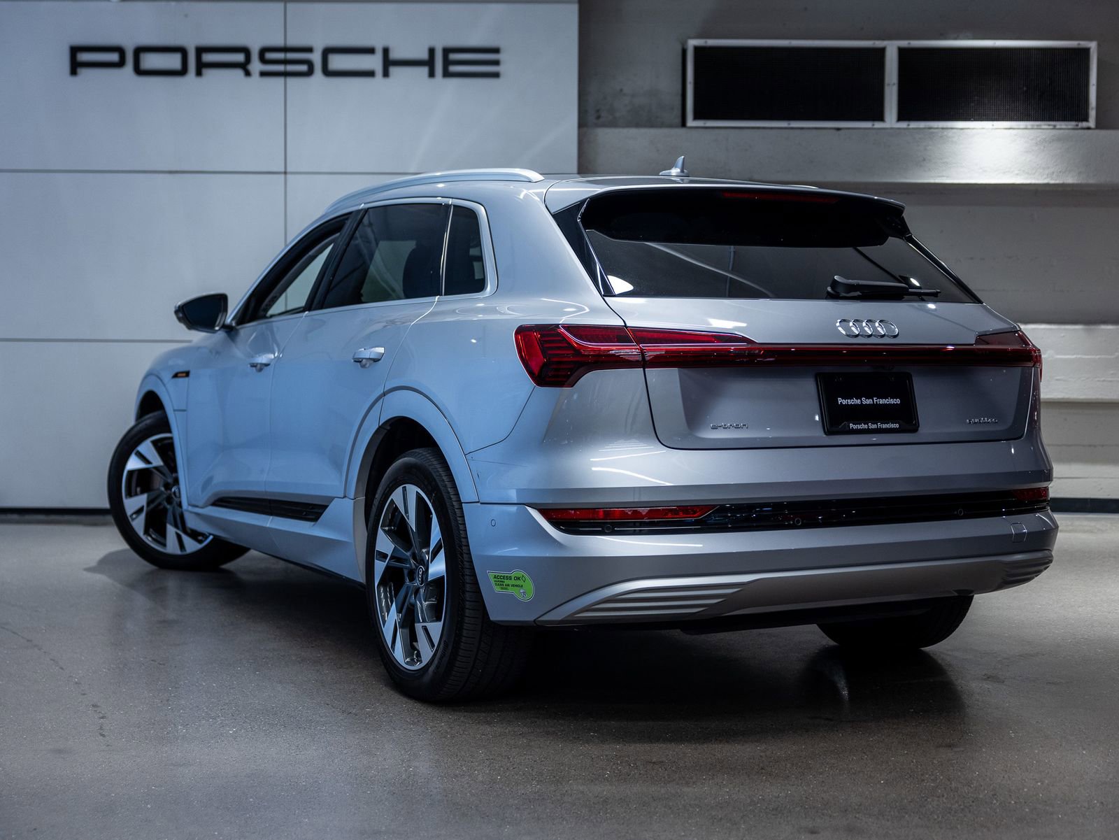 Used 2023 Audi e-tron Premium Plus AWD/4WD image 3