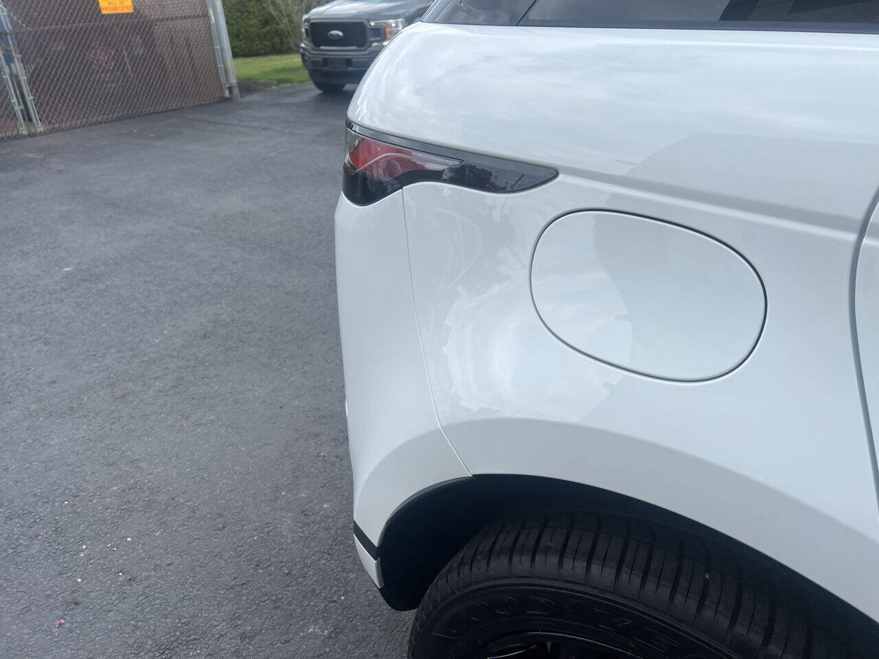 Used 2023 Land Rover Range Rover Evoque SE AWD/4WD image 16