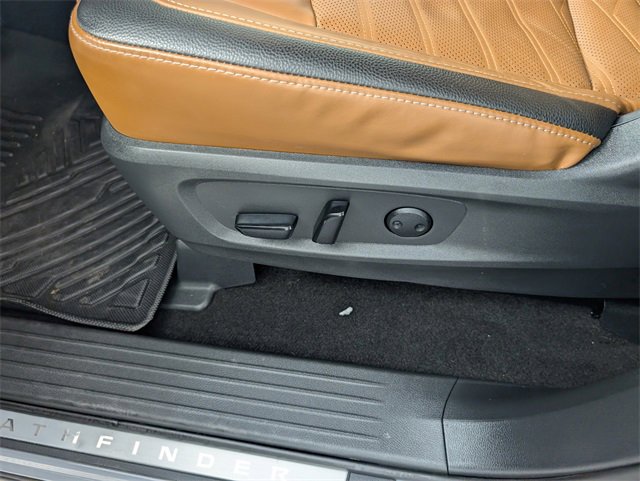 Used 2023 Nissan Pathfinder Platinum image 12