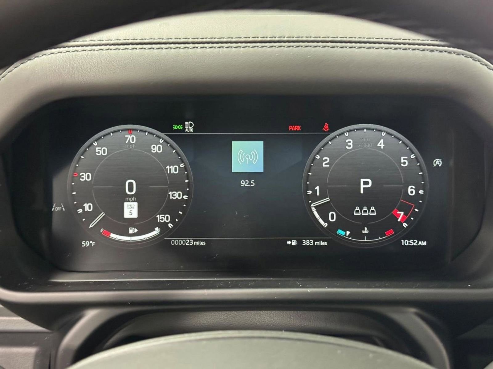 New 2026 Land Rover Defender 110 X-Dynamic SE image 31