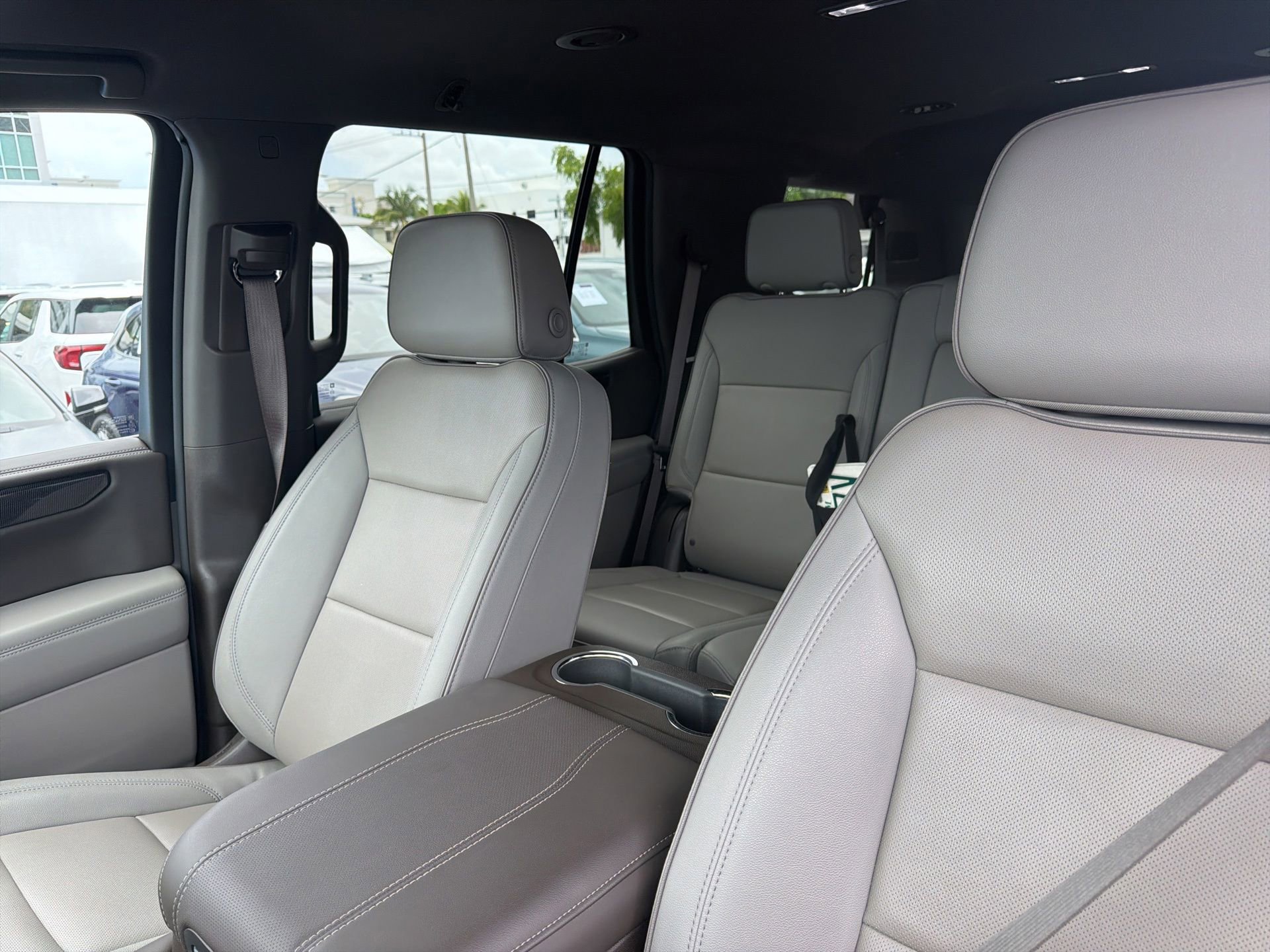 Used 2025 GMC Yukon Elevation RWD image 37
