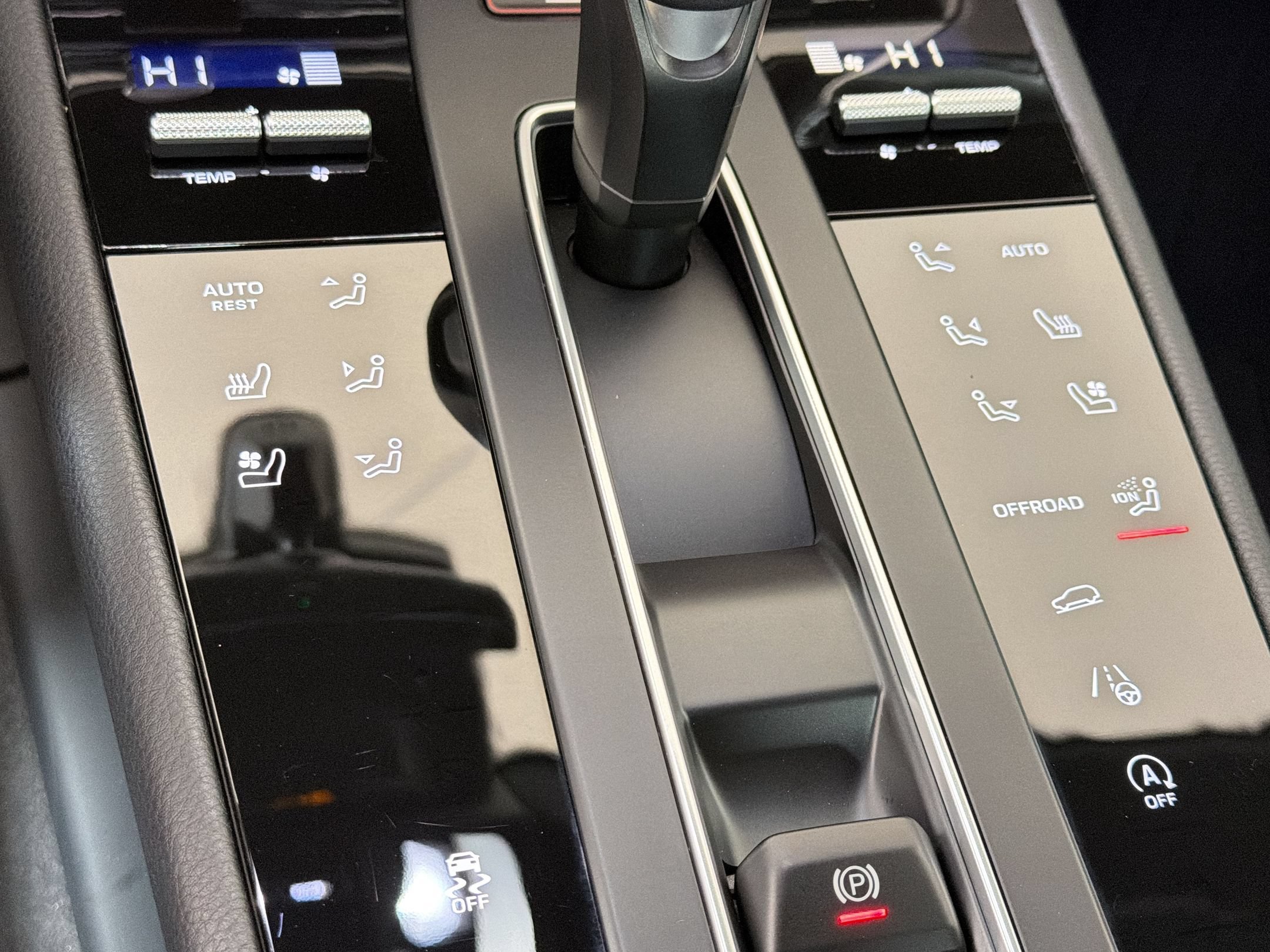 Certified 2026 Porsche Macan AWD/4WD image 22