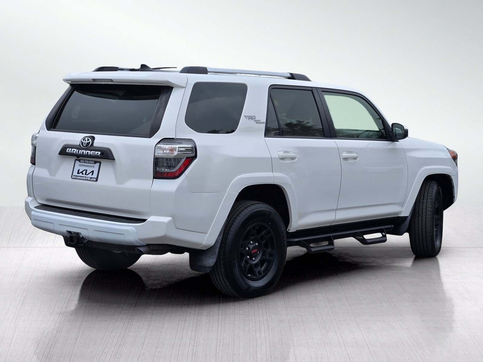 Used 2018 Toyota 4Runner TRD Off-Road AWD/4WD image 4