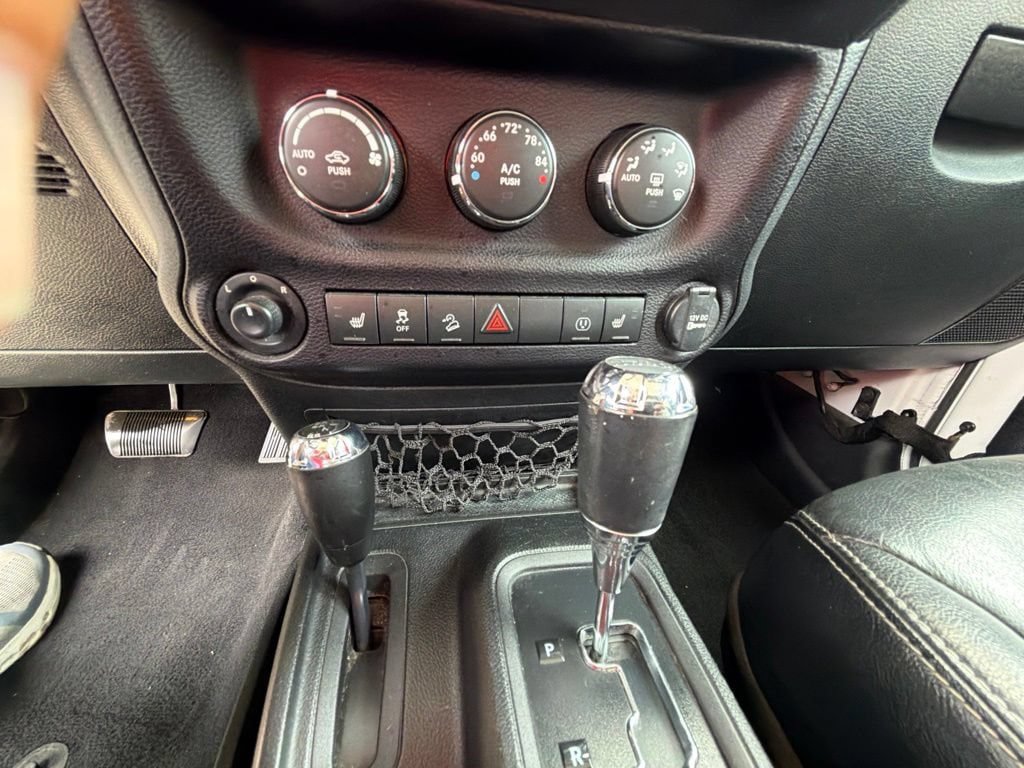 Used 2017 Jeep Wrangler Unlimited Rubicon AWD/4WD image 55