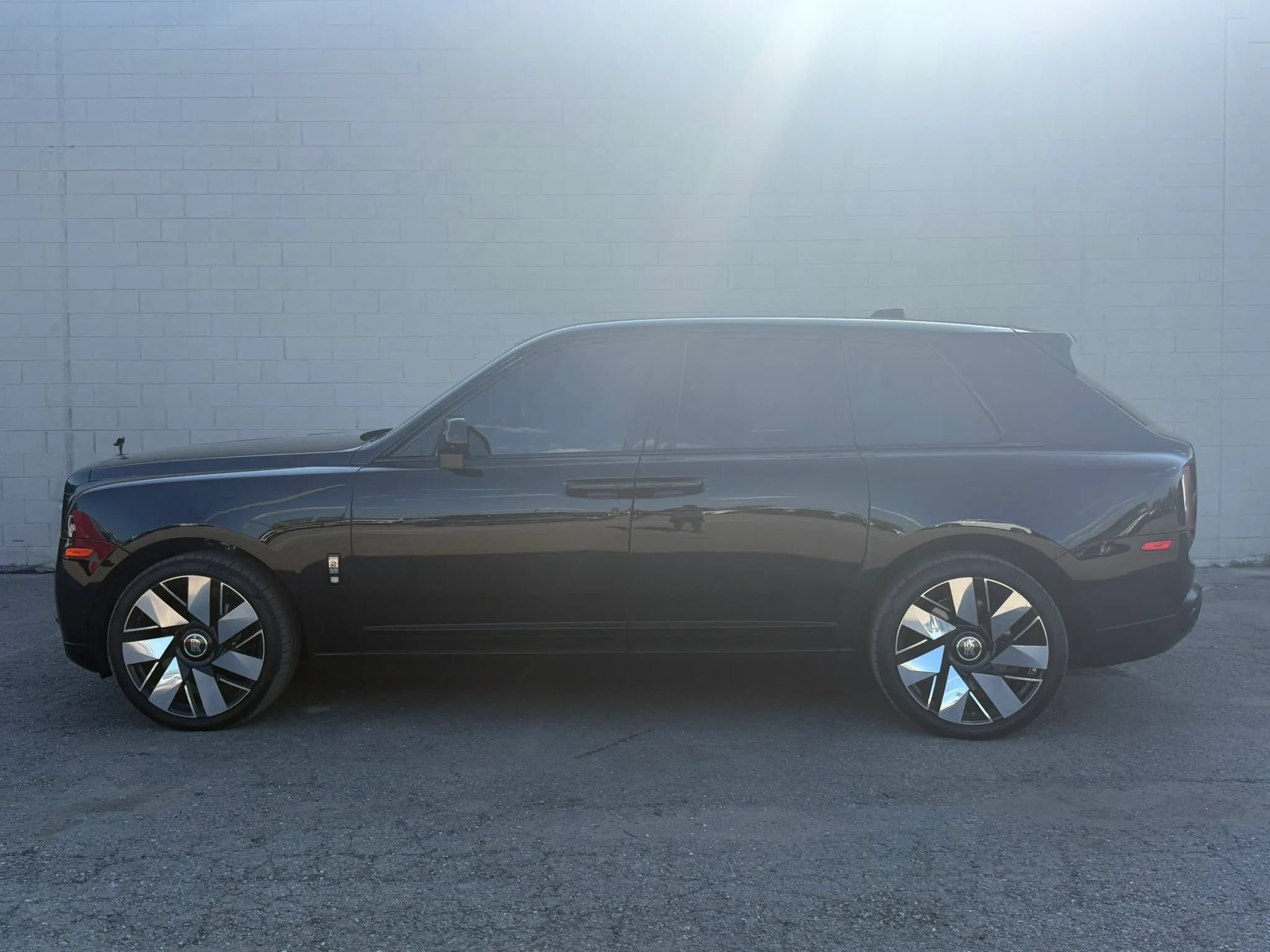 Used 2019 Rolls-Royce Cullinan AWD/4WD image 3