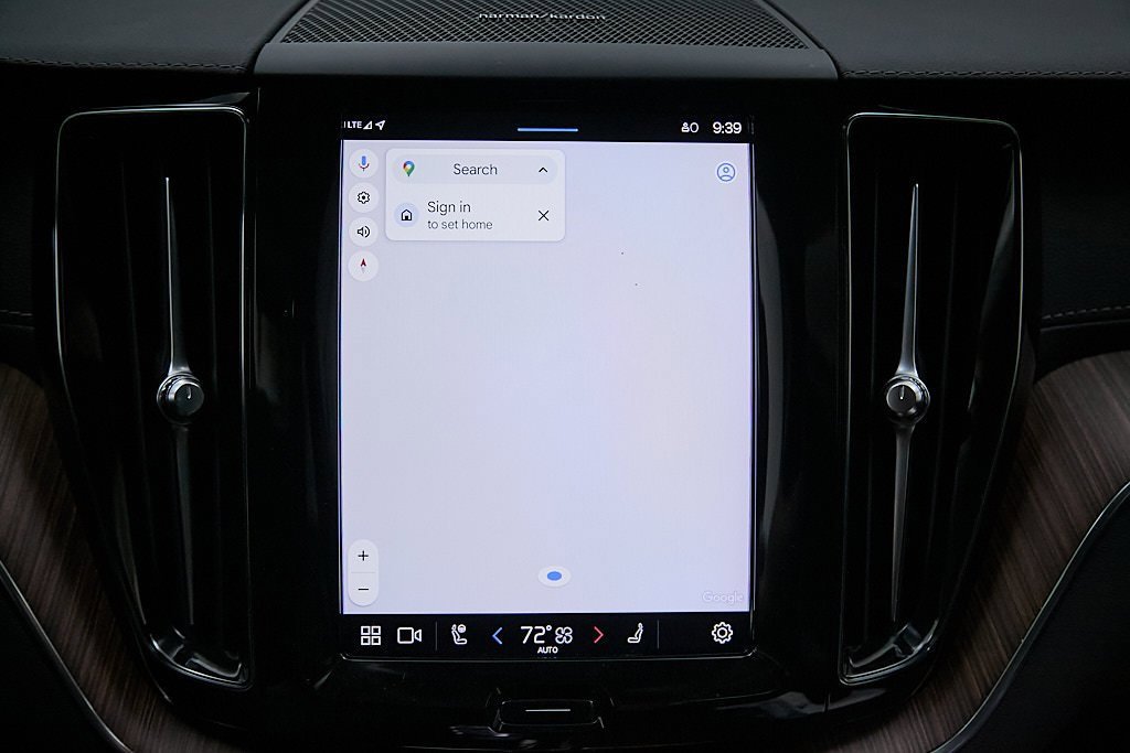 Certified 2023 Volvo XC60 B5 Ultimate w/ Climate Package image 29