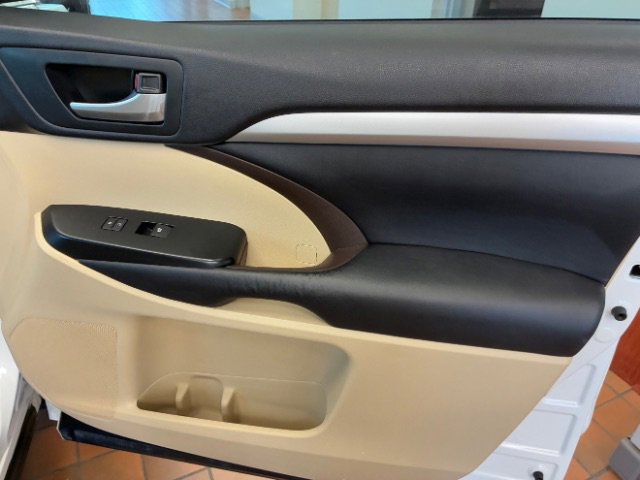 Used 2016 Toyota Highlander XLE image 32