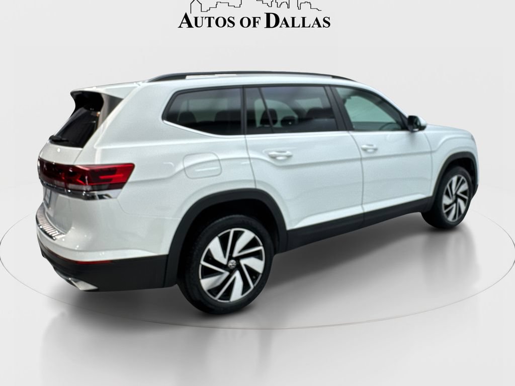 Used 2024 Volkswagen Atlas SE w/ Panoramic Sunroof Package FWD image 7