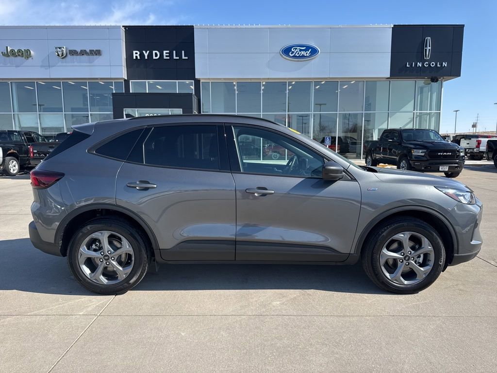 Used 2025 Ford Escape ST-Line image 2