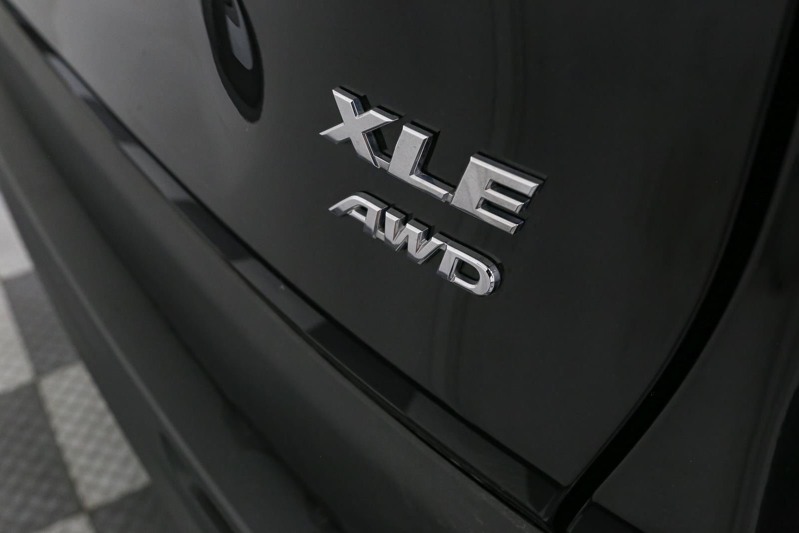 Used 2025 Toyota RAV4 XLE AWD/4WD image 11