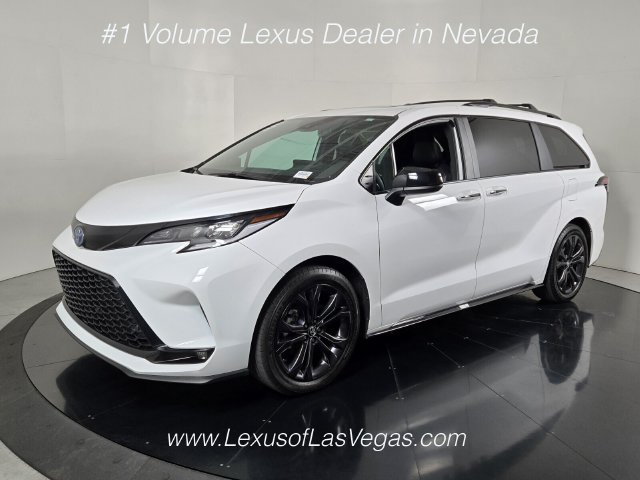 Used 2025 Toyota Sienna XSE w/ XSE Plus Package FWD image 2