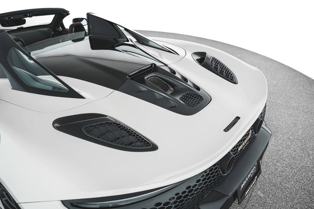 Used 2025 McLaren Artura Spider RWD image 45