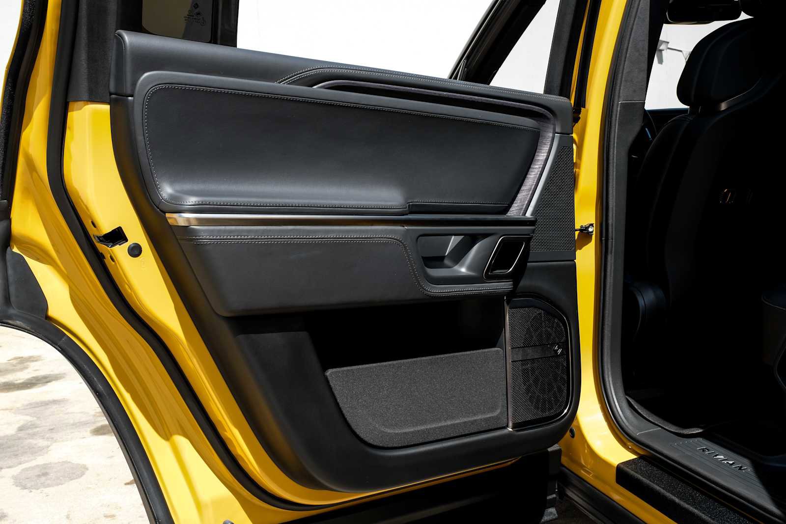 Used 2023 Rivian R1S Adventure image 46