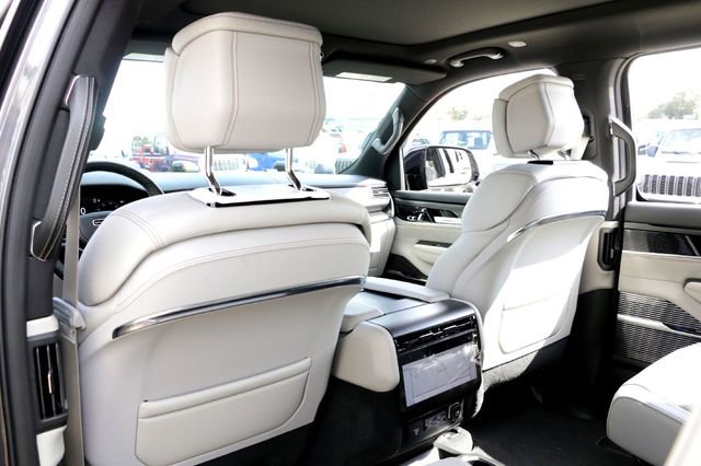 New 2026 Jeep Grand Wagoneer Summit image 17