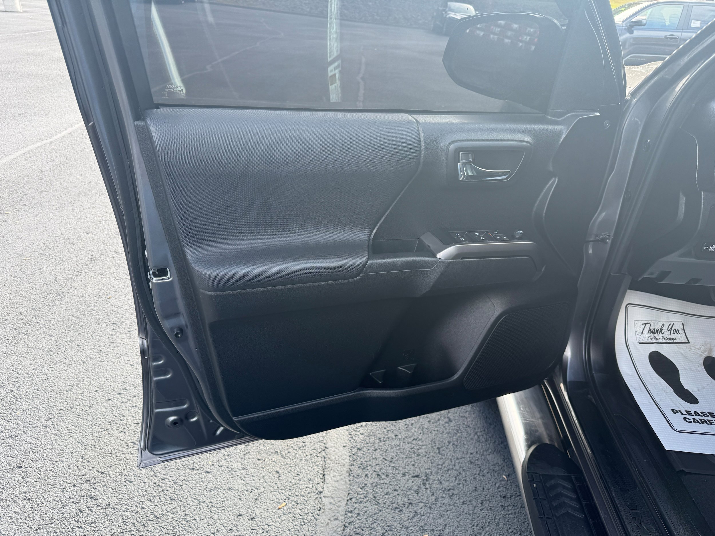Used 2022 Toyota Tacoma TRD Sport w/ Technology Package image 13