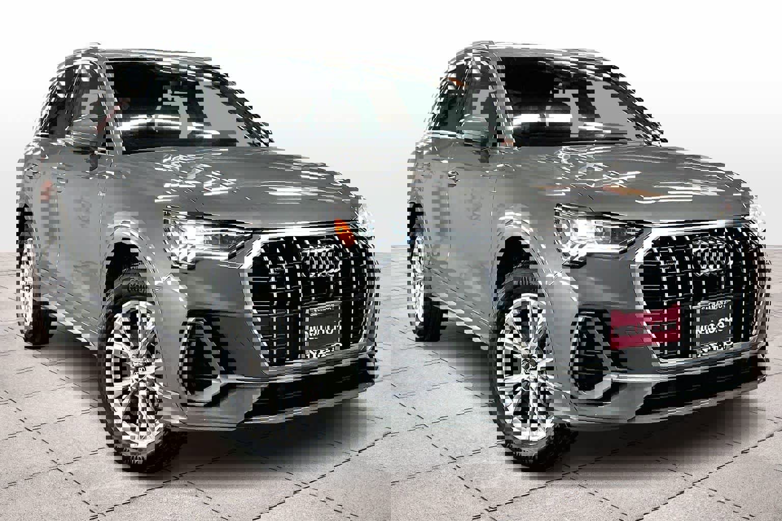 Used 2023 Audi Q3 2.0T Premium w/ Convenience Package image 2