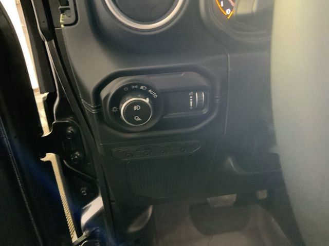 Used 2025 Jeep Gladiator Sport image 19