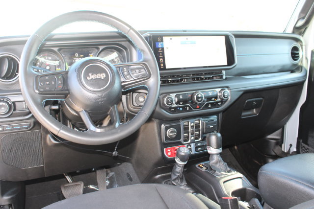 Used 2024 Jeep Wrangler Unlimited Rubicon 4xe AWD/4WD image 15
