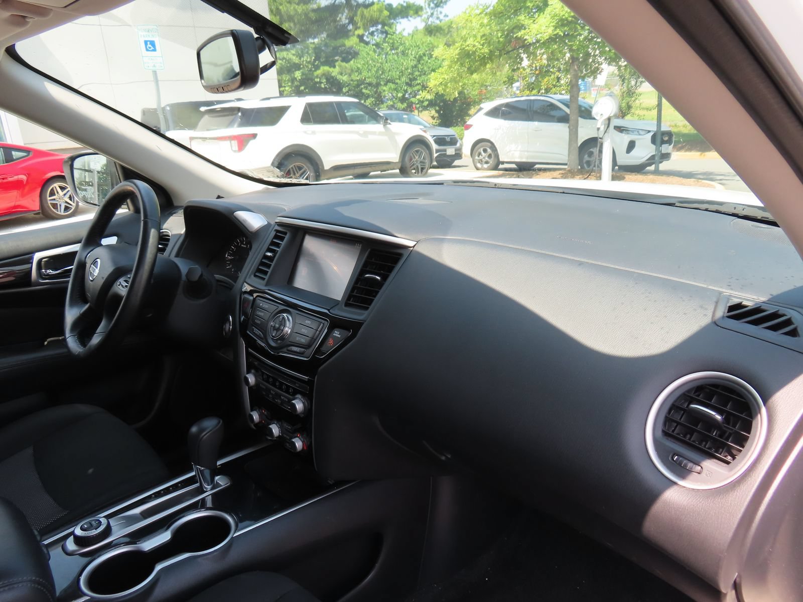 Used 2018 Nissan Pathfinder SV AWD/4WD image 19