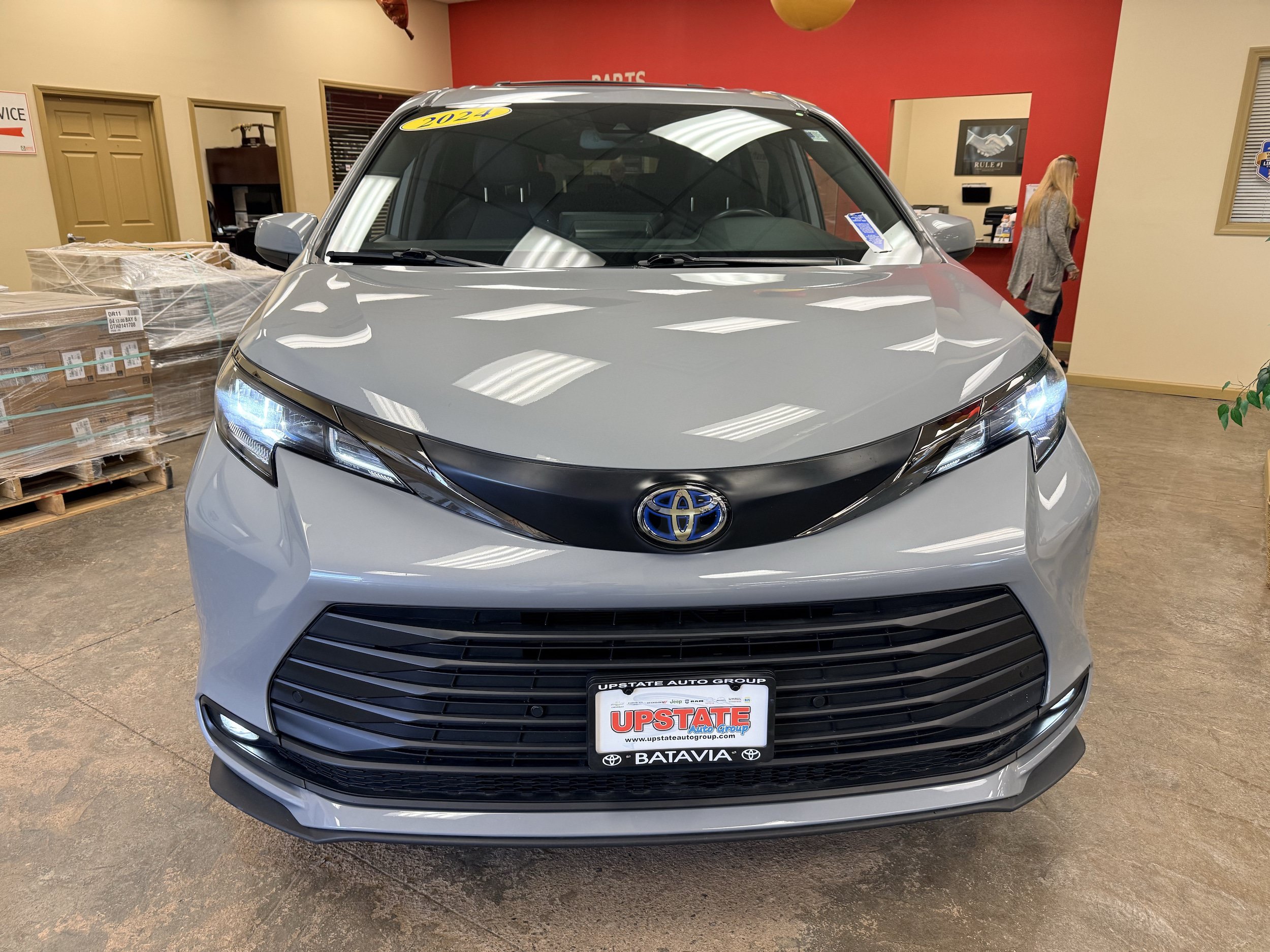 Used 2024 Toyota Sienna XLE Woodland Edition AWD/4WD image 2