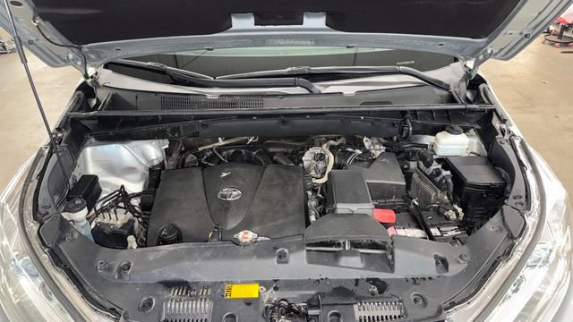 Used 2019 Toyota Highlander XLE FWD image 13