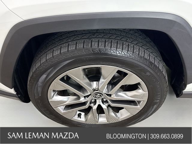 Used 2023 Toyota RAV4 XLE Premium image 31
